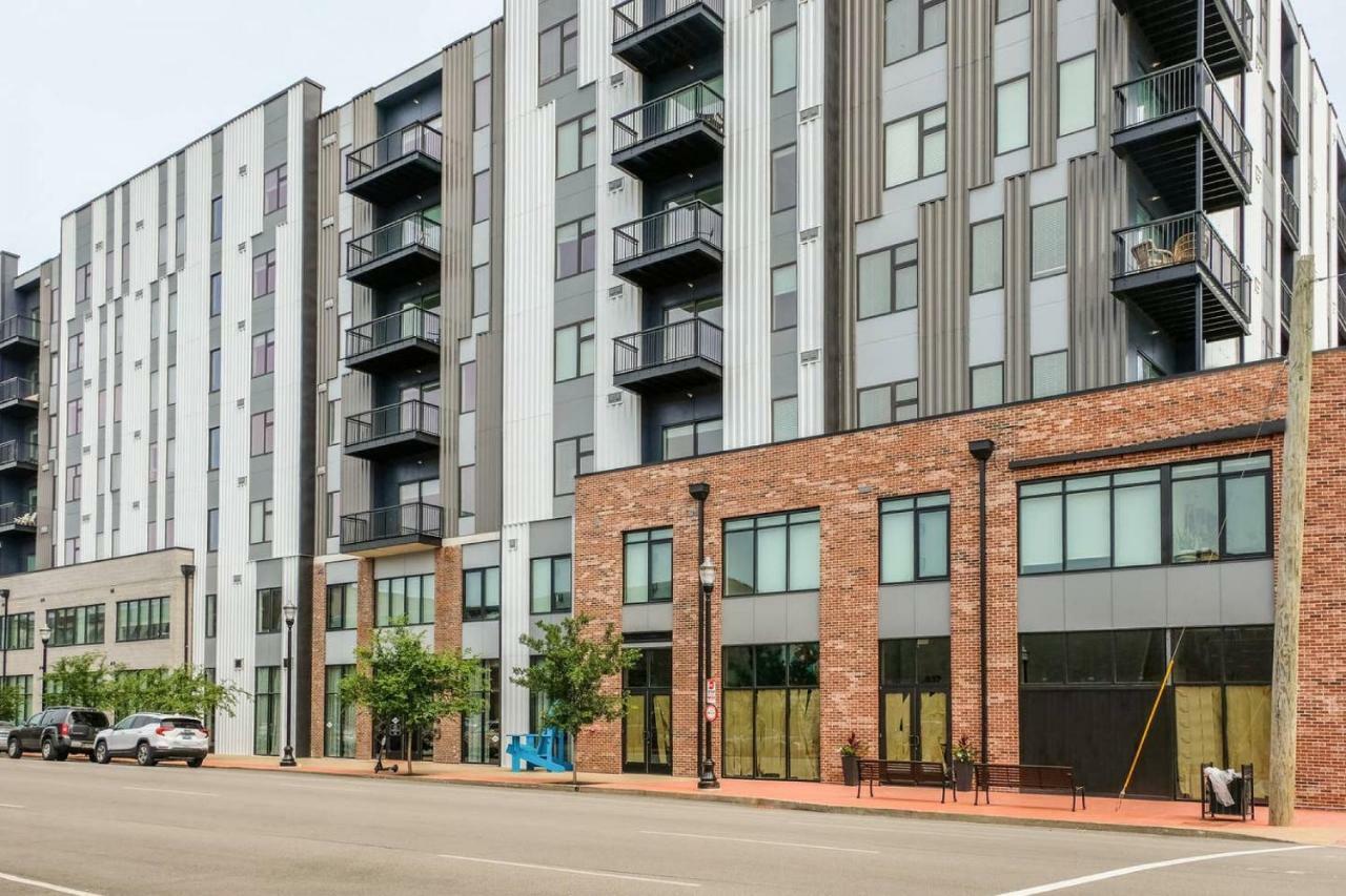Frontdesk Main & Clay Apts Louisville Exterior photo
